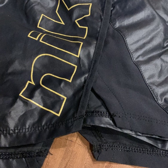 Nike athletic running shorts - Picture 5 of 9